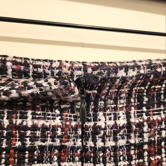 2/$18 Loft Plaid Tweed Red White Black Mini A-Line Pencil Skirt 8 GUC - Picture 8 of 10